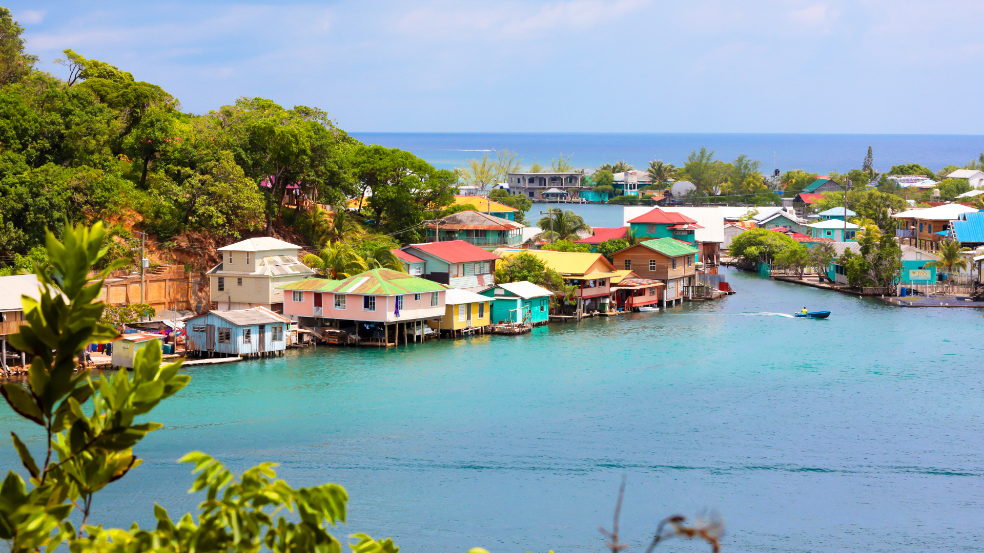 Globe Trekker Central America and the Caribbean  - E4 - Honduras and El Salvador