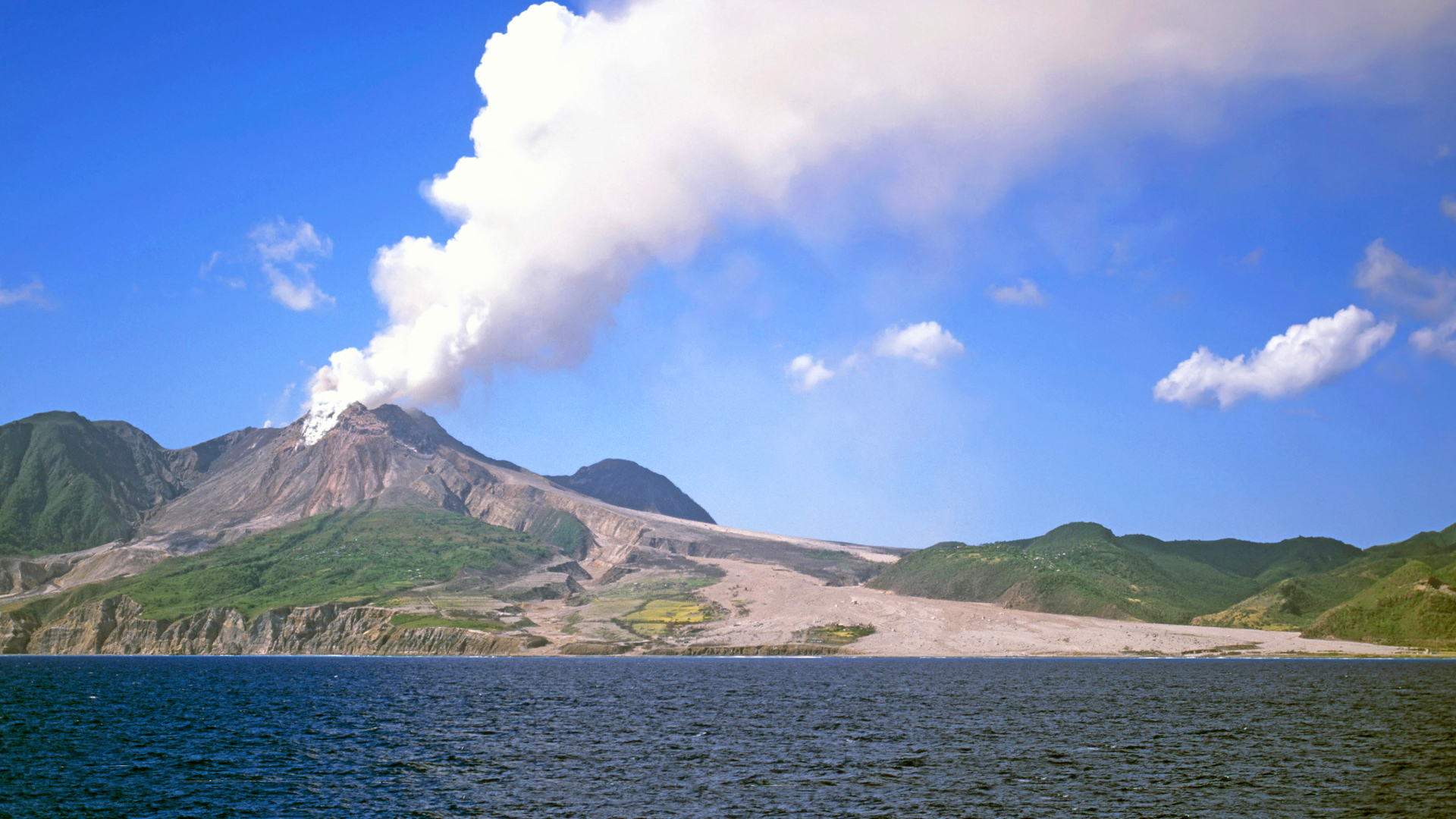 Globe Trekker Theme Guides  - E7 - Volcanoes: Ring of Fire