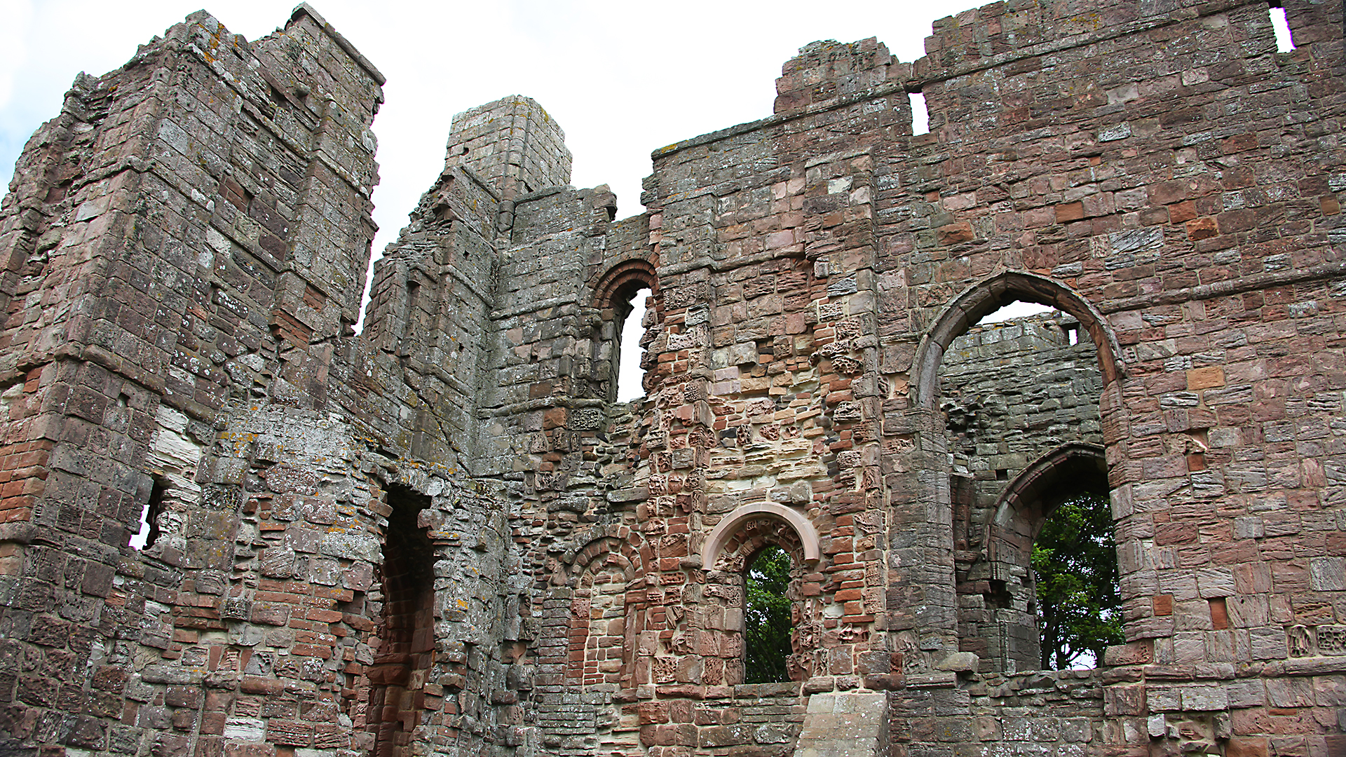 Globe Trekker Theme Guides  - E8 - Building England I: Before There Were Architects