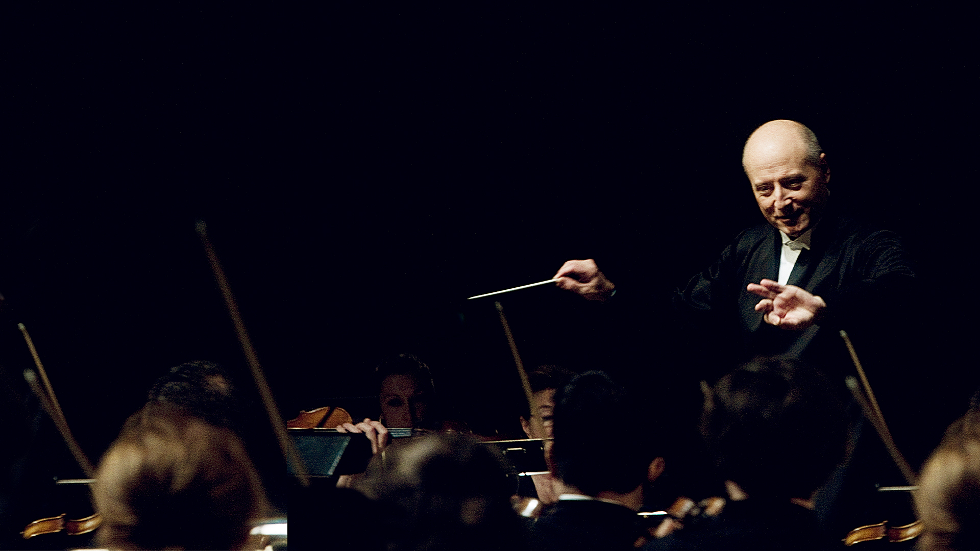 Paavo Jarvi Conducts the Orchestre de Paris