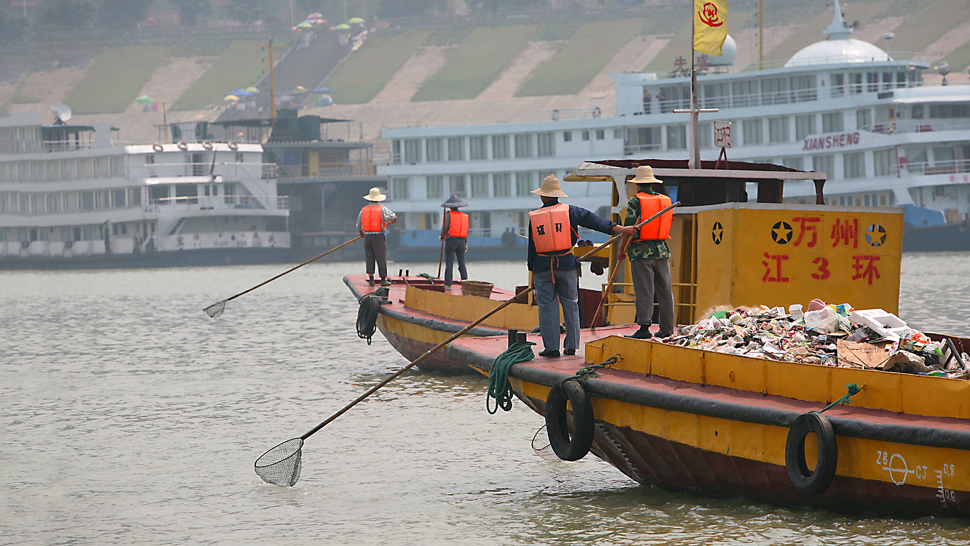 The Yangtze River's Green Sailors