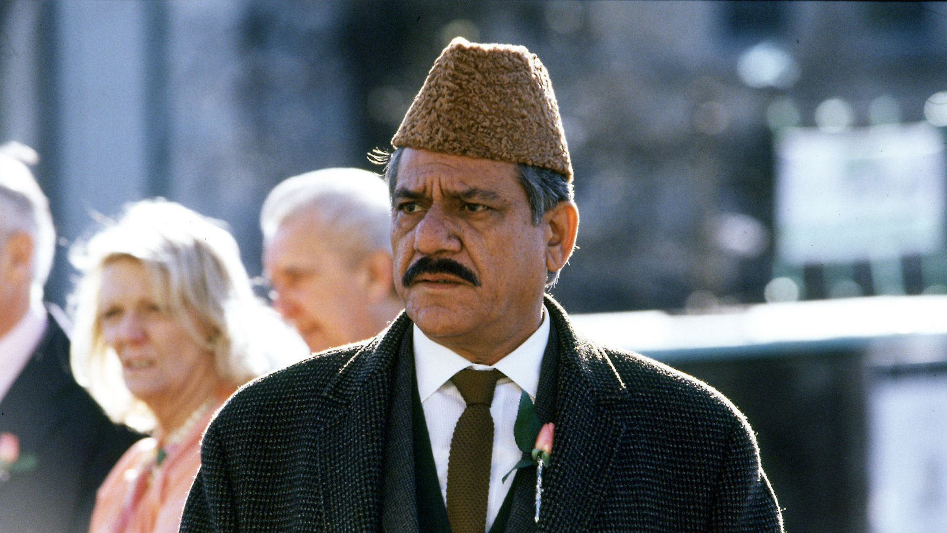 White Teeth - E2 - White Teeth