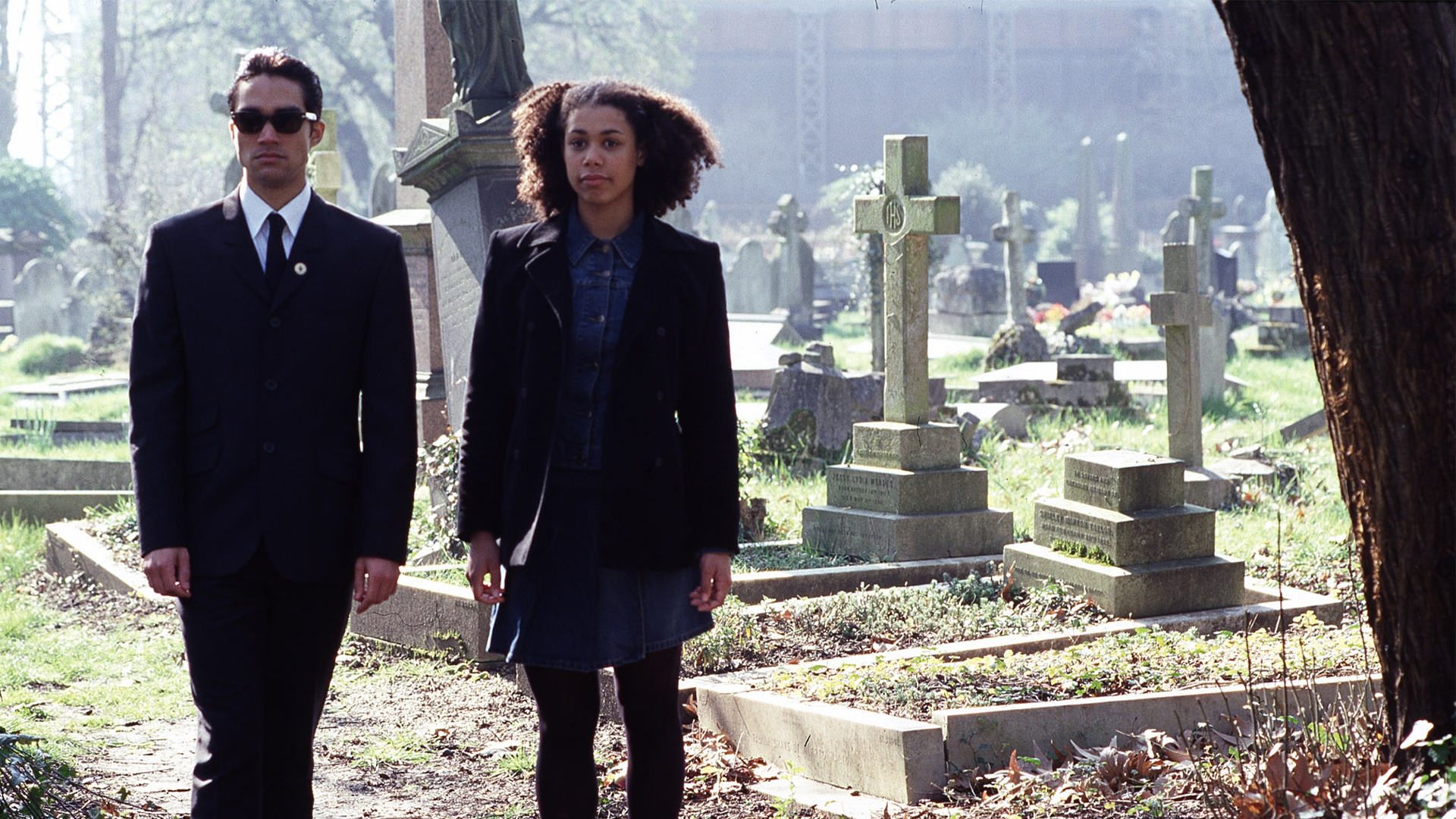 White Teeth - E4 - White Teeth